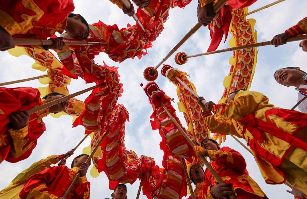 Costume Danse Du Dragon Chinois En Soie - Longueur 5 M (16,4 Pieds) - Couleur Rouge - Pour Spectacles, Fêtes, Nouvel An - Matériaux Fibre De Verre Et Tissu Oxford