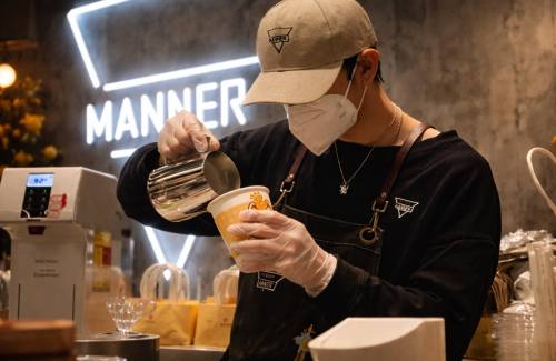 Le gobelet qu'on photographie : le café de la Chine qui change