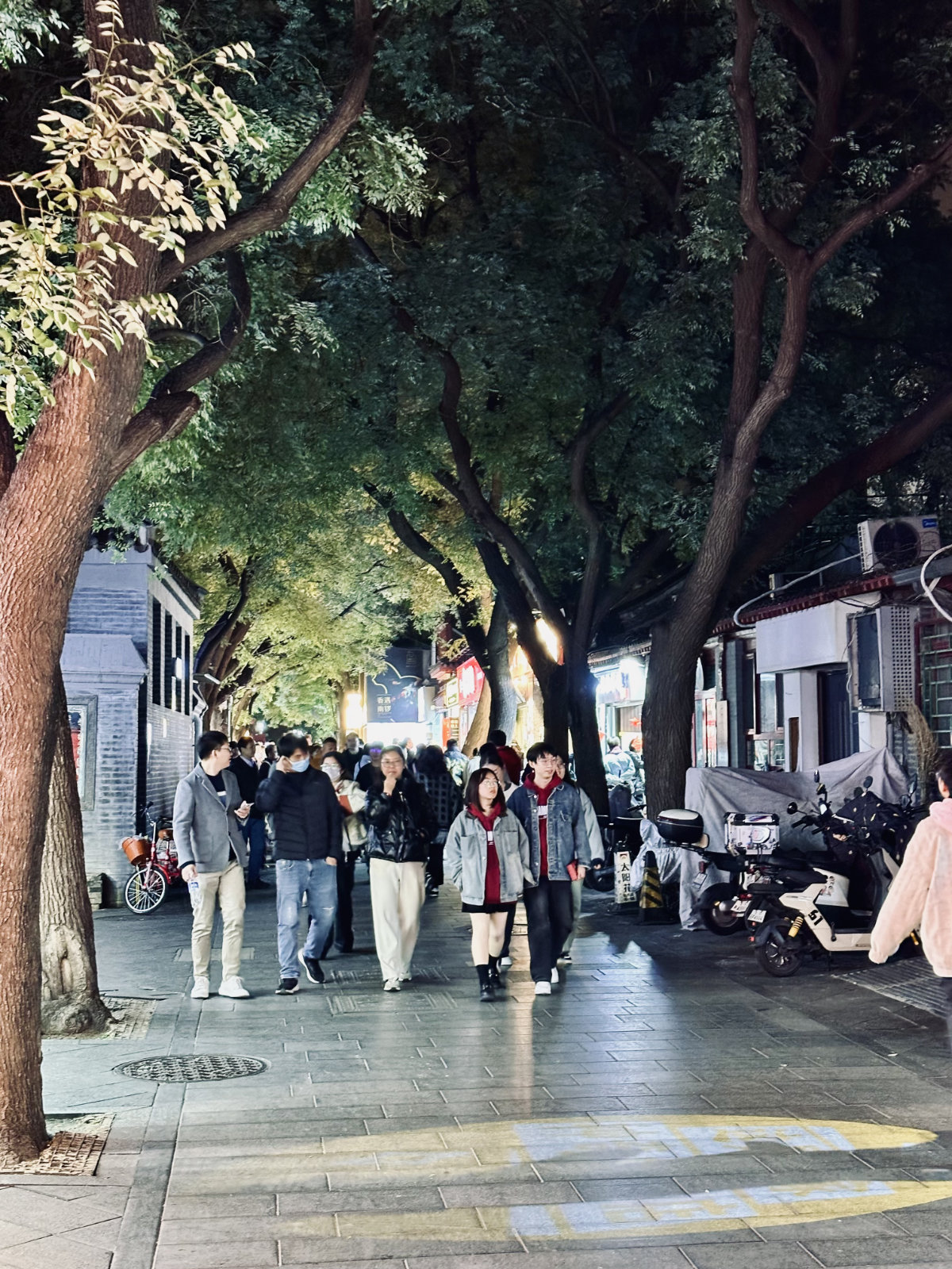 Pékin la nuit, Pékin, La Chine de nuit, Scène de rue