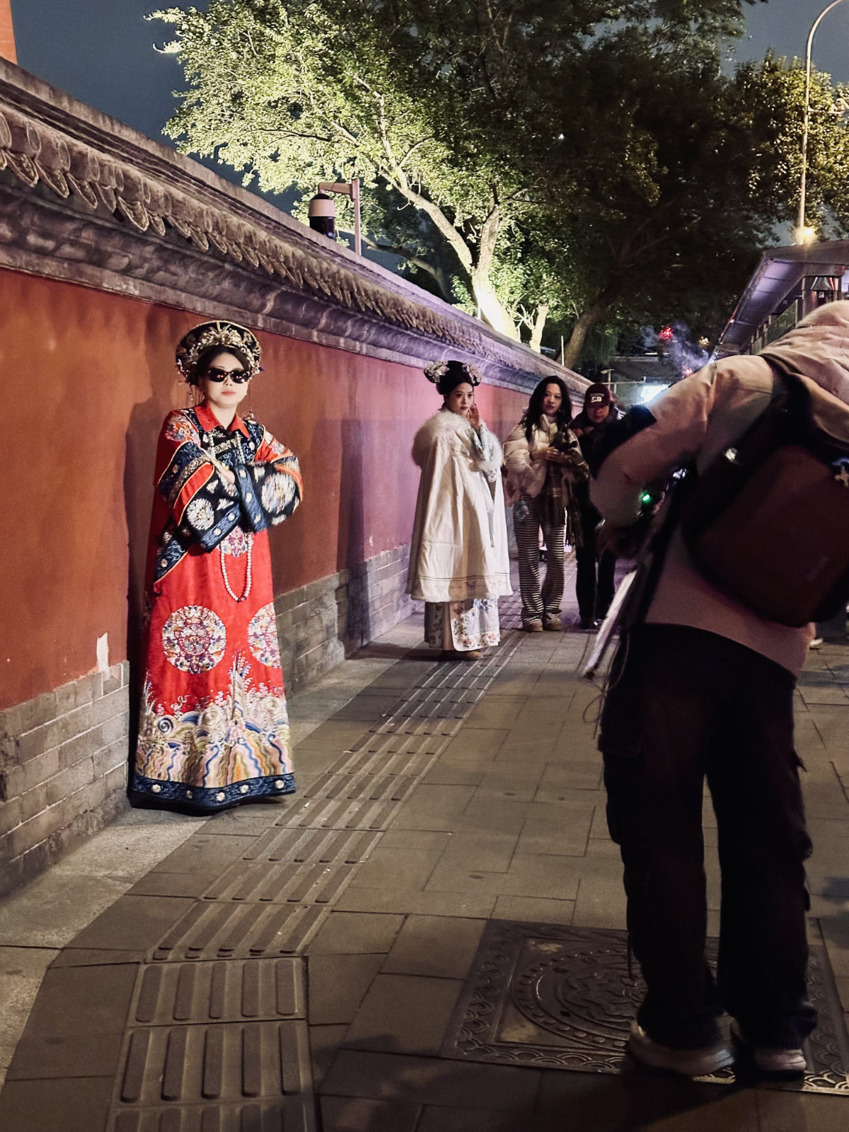 Pékin, Guochao, La Chine de nuit, Atmosphère chinoise, Ambiance traditionnelle, Pékin la nuit, Tour du Tambour de Pékin, Scène de rue