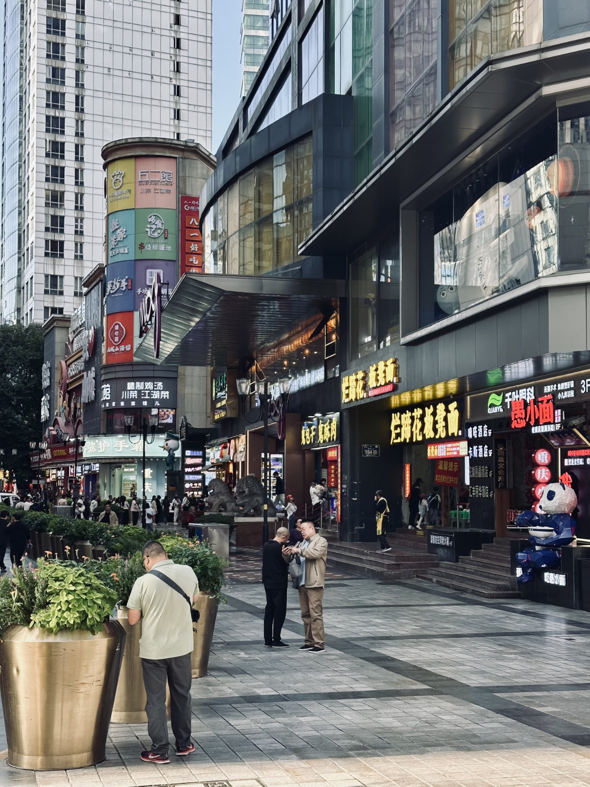 Chine moderne, Boutique chinoise, Chongqing, Chongqing Jiefangbei, Scène de rue