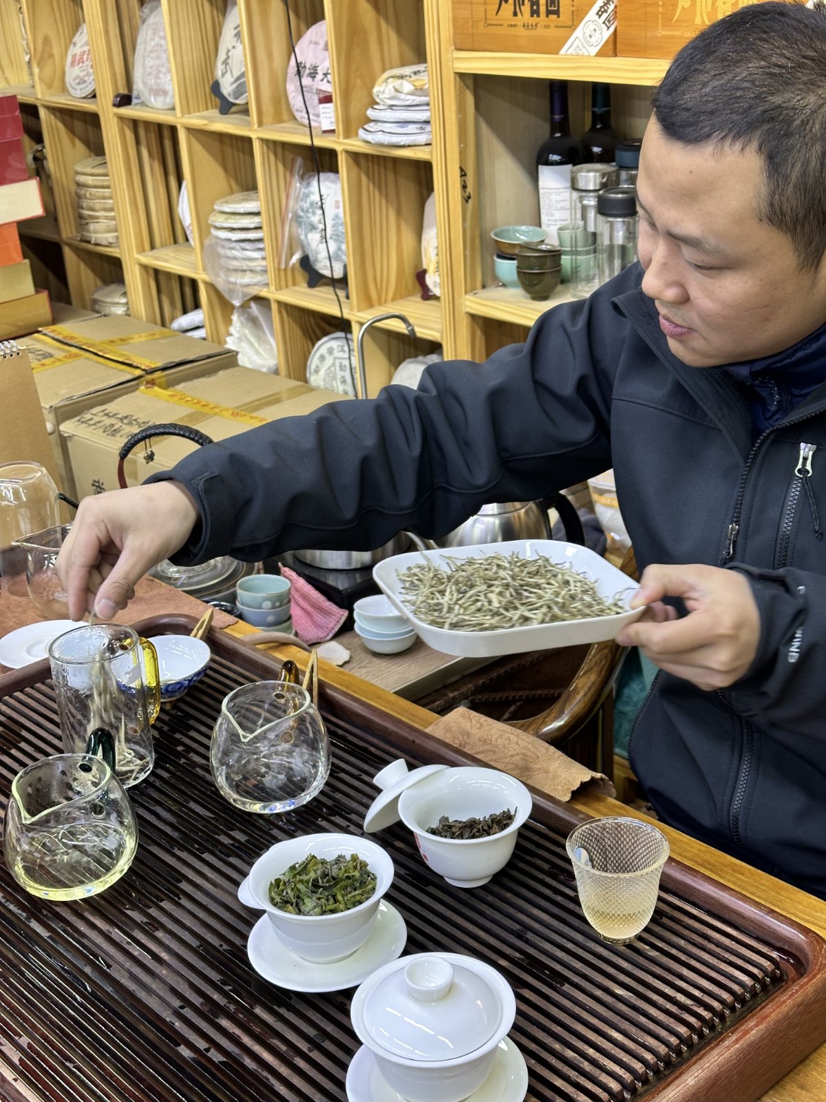 Dégustation de thé à Shenyang dans commerce spécialisé