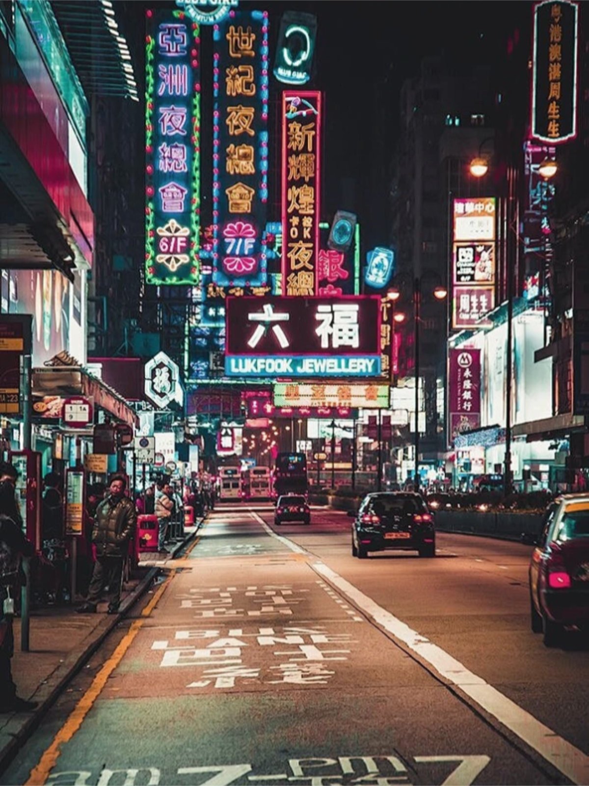 Hong Kong, nuit, rue, n&eacute;ons