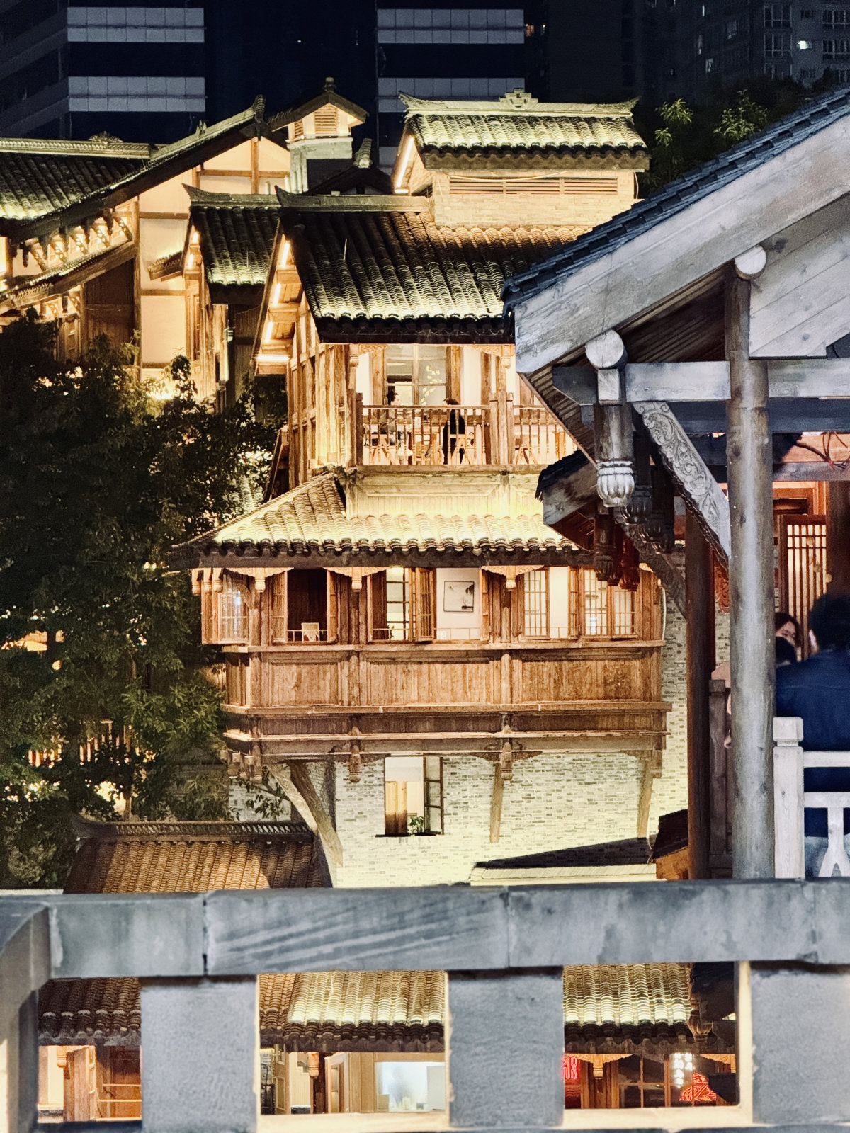 Maison traditionnelle en bois, Chongqing Shibati, Chongqing la nuit, Chongqing, La Chine de nuit, Toits traditionnels chinois